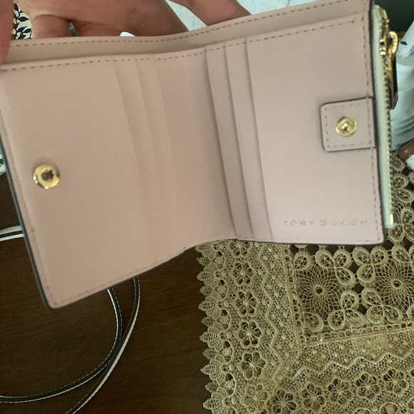 New 🌸 Tory Burch set Emerson crossbody & wallet - Picture 6 of 15